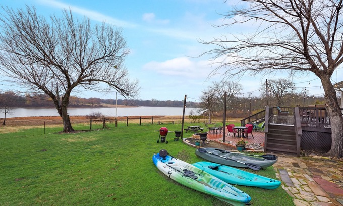 Little Elm House | Hallelujah Lakefront Urban Oasis - STEPS to SAND with fishing & boating!