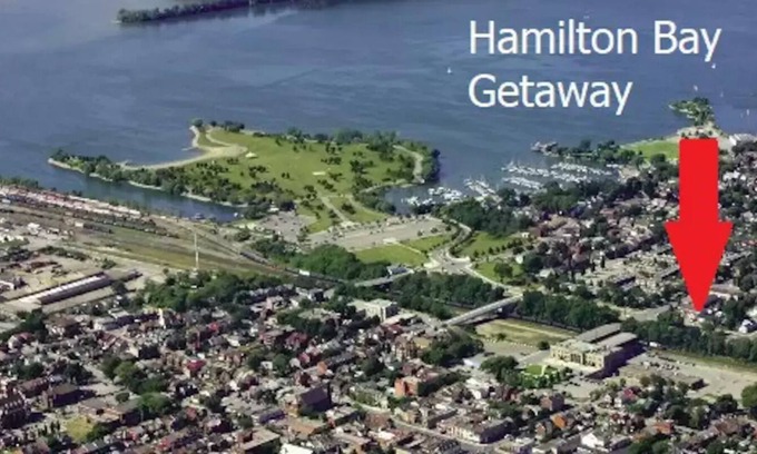 Hamilton House | Hamilton Bay Getaway - Whole House steps to Downtown & Free Parking