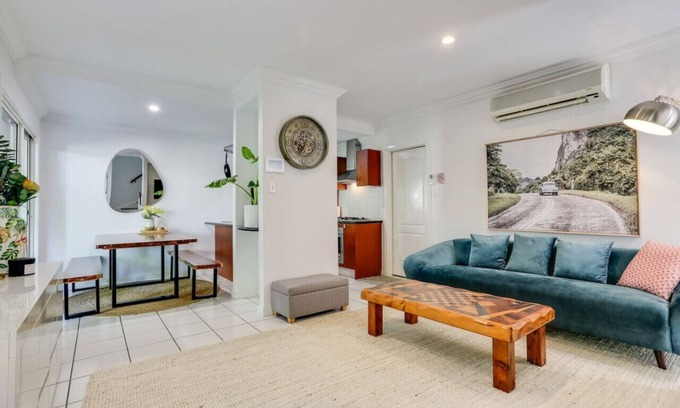 Hamilton House | Hamilton Home - 3 bed + 2 bath - close to Airport