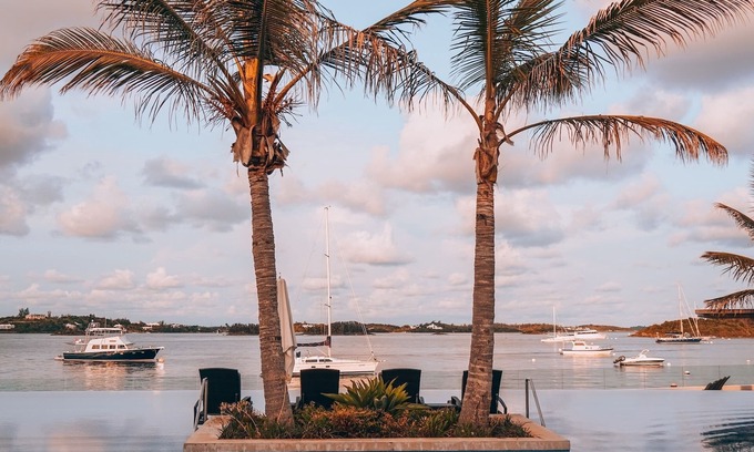 Pembroke Hotel | Hamilton Princess - Fairmont Gold Experience