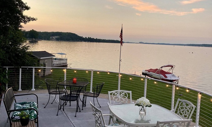 Ludington Cottage | Hamlin Lake Southside Sanctuary