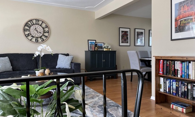 Waterloo House | Hammer Haus III - Sleeps 8 - Near UW - Waterloo