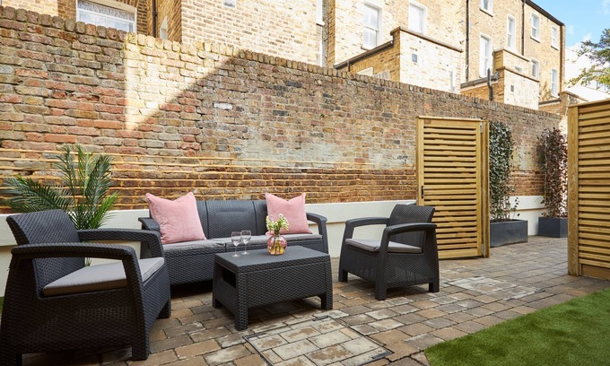 Hammersmith Broadway Apartment | Hammersmith Mews by Viridian Apartments