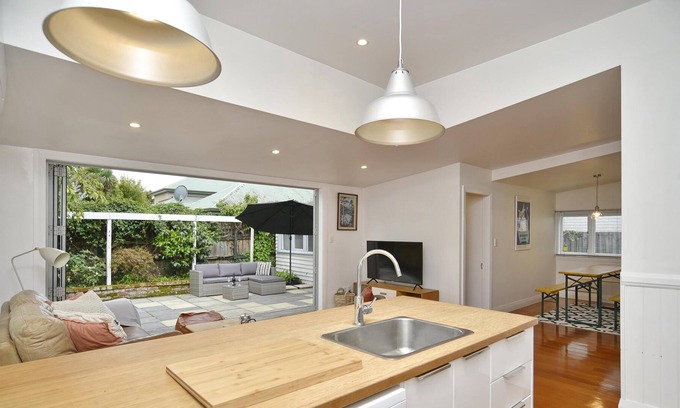 Saint Albans House | Hampstead Cottage - Holiday Home located in St Albans
