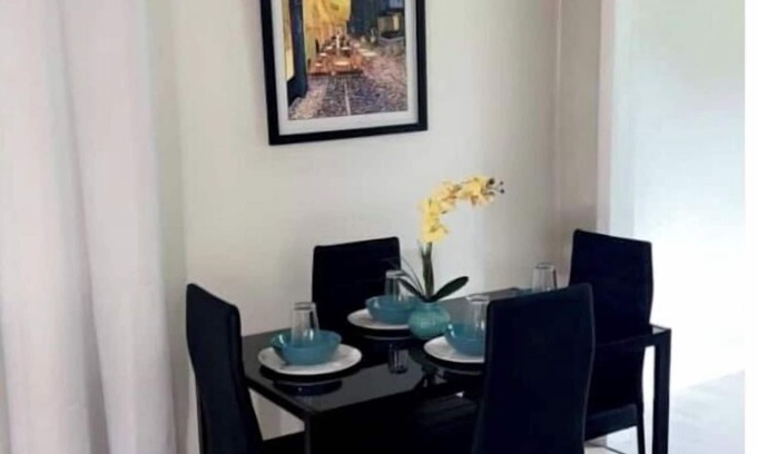 Hampton House | Hampton Centrally Located Oasis