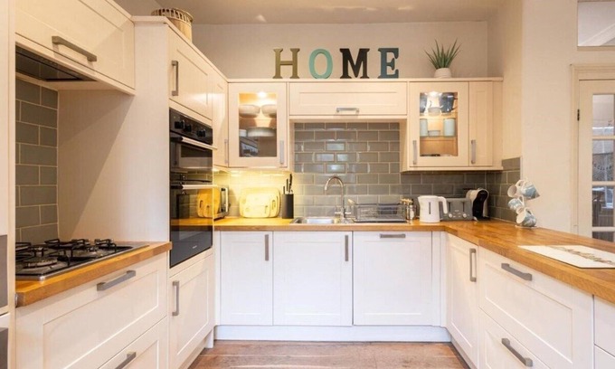 St Bees House | Hampton House - 9 Bedroom House