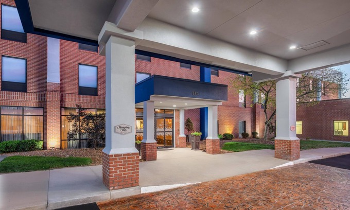 Akron Hotel | Hampton Inn Akron-South