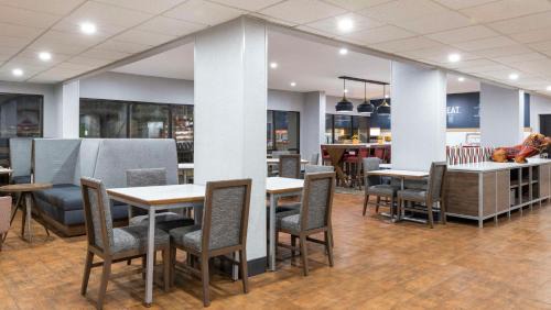Athens Hotel | Hampton Inn Athens