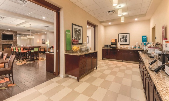 Southeast Edmonton Hotel | Hampton Inn by Hilton Edmonton/South, Alberta, Canada