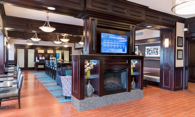 Clinton Township Hotel | Hampton Inn Detroit/Roseville