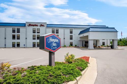 Alpine Center Hotel | Hampton Inn Grand Rapids/North