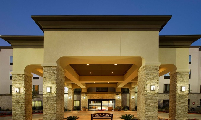 Lake Charles Hotel | Hampton Inn Lake Charles