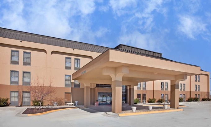 Deerfield Hotel | Hampton Inn Lawrence