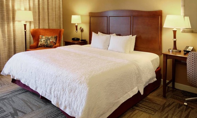 Lima Hotel | Hampton Inn Lima