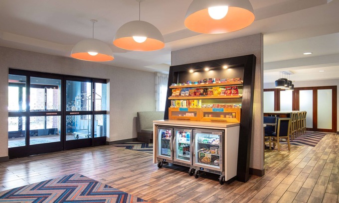 Medford Hotel | Hampton Inn Medford