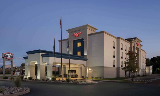 East Irondequoit Hotel | Hampton Inn Rochester Irondequoit