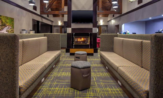 Middleburg Heights Hotel | Hampton Inn & Suites Cleveland-Airport/Middleburg Heights