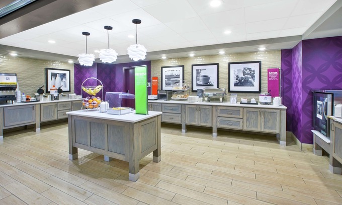 Oakwood Village Hotel | Hampton Inn & Suites Oakwood Village-Cleveland