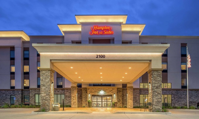Ames Hotel | Hampton Inn & Suites Ames
