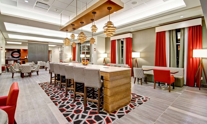 Medicine Hat Hotel | Hampton Inn & Suites by Hilton Medicine Hat