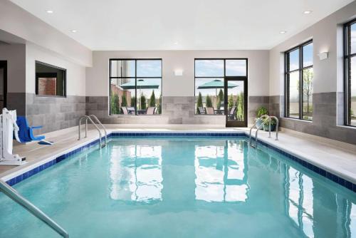 Summit Hotel | Hampton Inn & Suites Bridgeview Chicago, Il