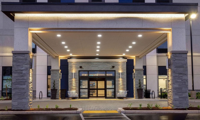 Burlington Hotel | Hampton Inn & Suites by Hilton Burlington Toronto