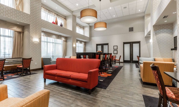 South Lethbridge Hotel | Hampton Inn & Suites by Hilton Lethbridge