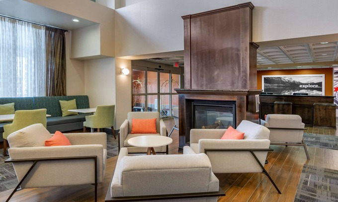 West Edmonton Hotel | Hampton Inn & Suites by Hilton Edmonton/West