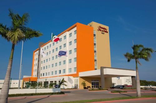 Paraiso Hotel | Hampton Inn & Suites by Hilton Paraiso