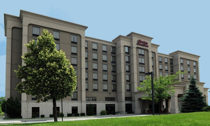 Windsor Hotel | Hampton Inn & Suites by Hilton Windsor