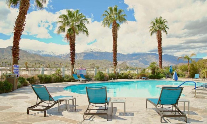Cathedral City Resort | Hampton Inn & Suites Cathedral City