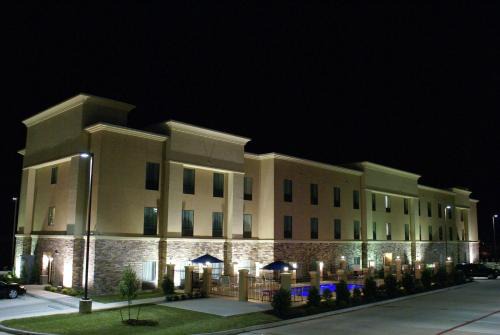 Center Hotel | Hampton Inn & Suites Center