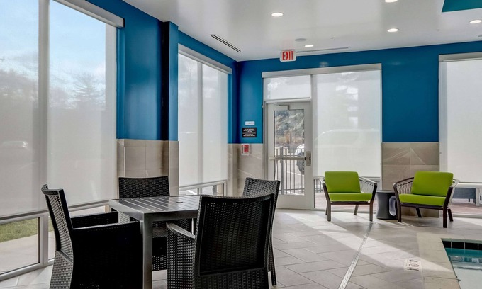 Hyde Park Hotel | Hampton Inn & Suites Cincinnati Midtown Rookwood