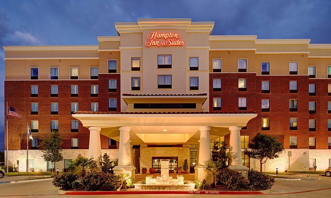 Lewisville Hotel | Hampton Inn & Suites Dallas/Lewisville-Vista Ridge Mall, TX