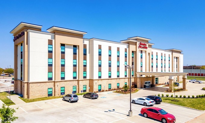 Plano Hotel | Hampton Inn & Suites Dallas/Plano Central