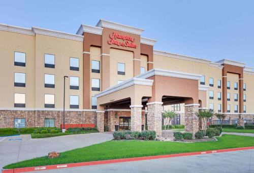 Southeast Arlington Hotel | Hampton Inn & Suites Dallas-Arlington-South