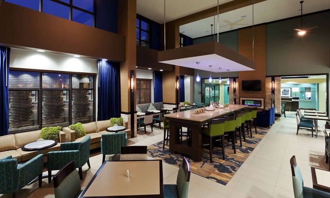 Gateway Hotel | Hampton Inn & Suites- Denver/Airport-Gateway Park