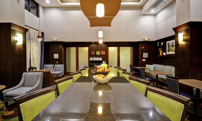 Canton Hotel | Hampton Inn & Suites Detroit-Canton