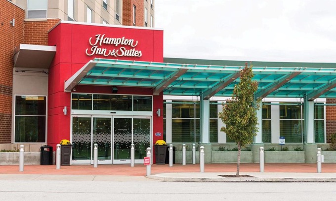 Erie Hotel | Hampton Inn & Suites Erie Bayfront