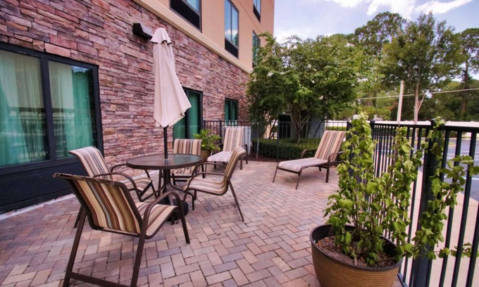 Golden Glades - The Woods Hotel | Hampton Inn & Suites Jacksonville - Beach Blvd/Mayo Clinic
