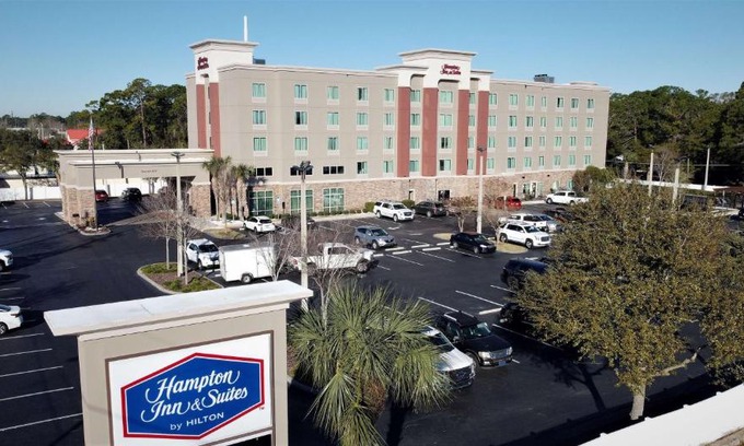 Golden Glades - The Woods Hotel | Hampton Inn & Suites Jacksonville Beach Boulevard/Mayo Clinic