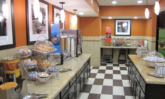 Jamestown Hotel | Hampton Inn & Suites Jamestown, ND