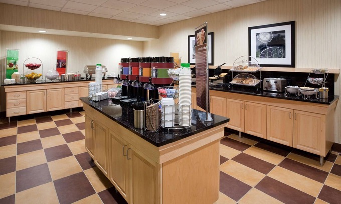Minot Hotel | Hampton Inn & Suites Minot Airport