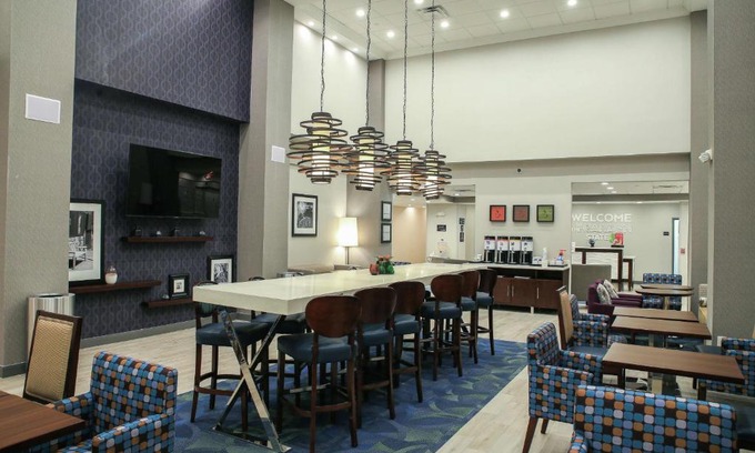Mount Laurel Hotel | Hampton Inn & Suites Mount Laurel/Moorestown