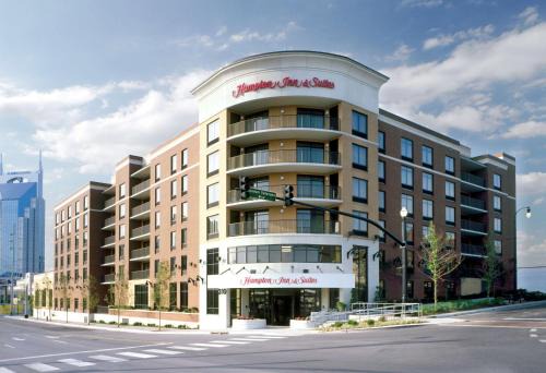 Sobro Hotel | Hampton Inn & Suites Nashville-Downtown