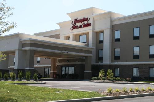 New Castle Hotel | Hampton Inn & Suites New Castle, PA