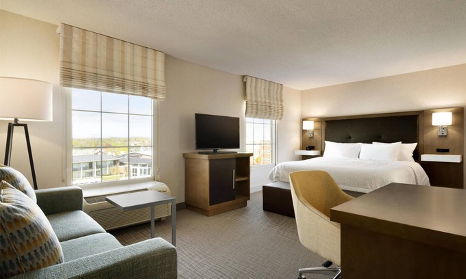 Middletown Hotel | Hampton Inn & Suites Newport/Middletown