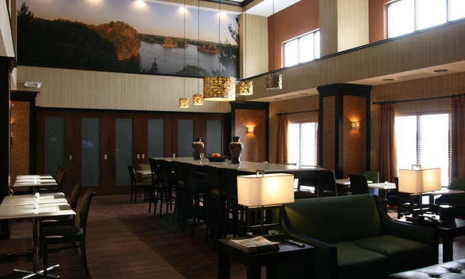 Peru Hotel | Hampton Inn & Suites Peru