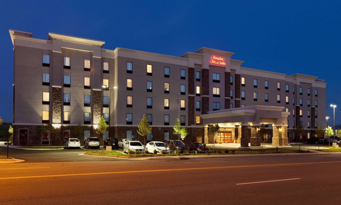 Roanoke Hotel | Hampton Inn & Suites Roanoke Airport