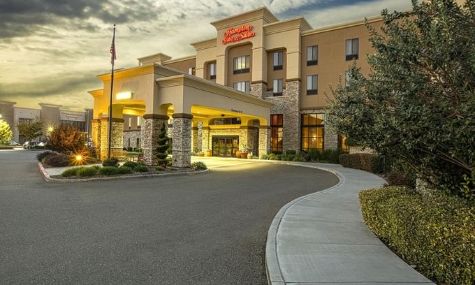 Laguna West-Lakeside Hotel | Hampton Inn & Suites Sacramento-Elk Grove Laguna I-5